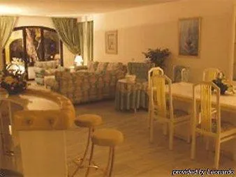 وأجنحة بارك بلازا